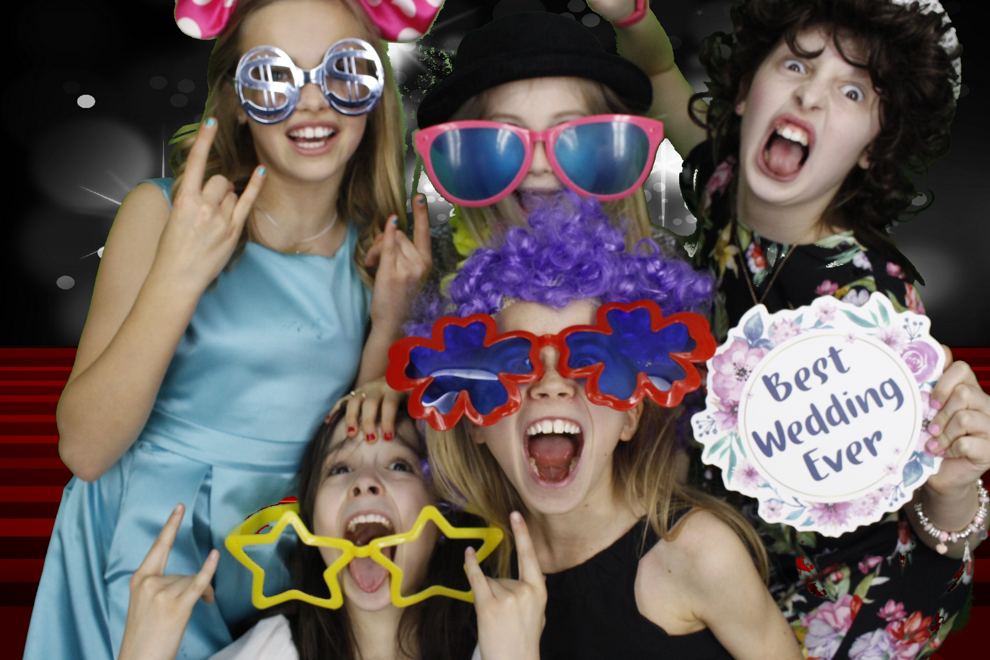 Mr & Mrs Mills | View more photos from the event at gallery.myphotoboothexperience.co.uk/u/MyPhotoBoothExperienceLtd/Mr-Mrs-Mills